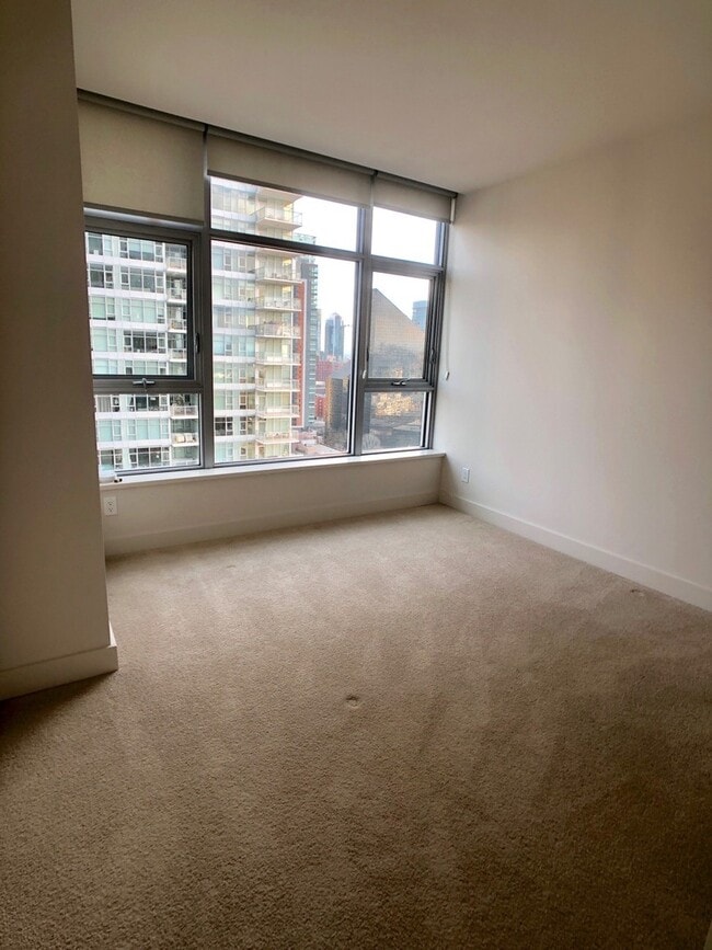 Building Photo - Insignia View - 2 Bedroom / 1.75 Bath w/ O...