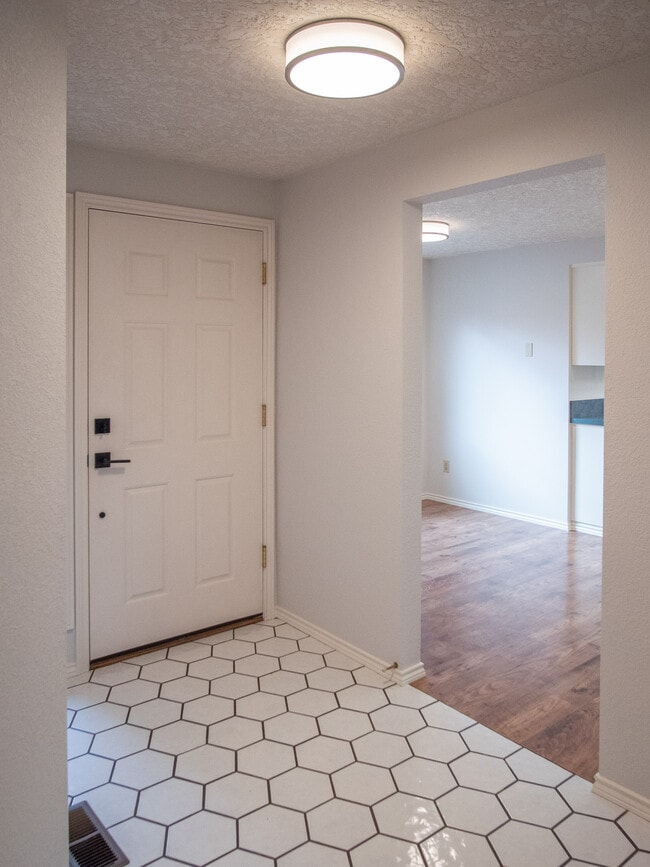 Building Photo - 15729 NE Fremont St