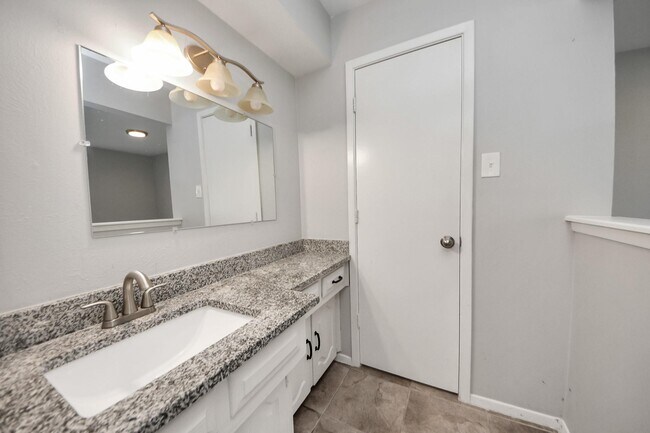 Building Photo - 7303 Foxwick Ln