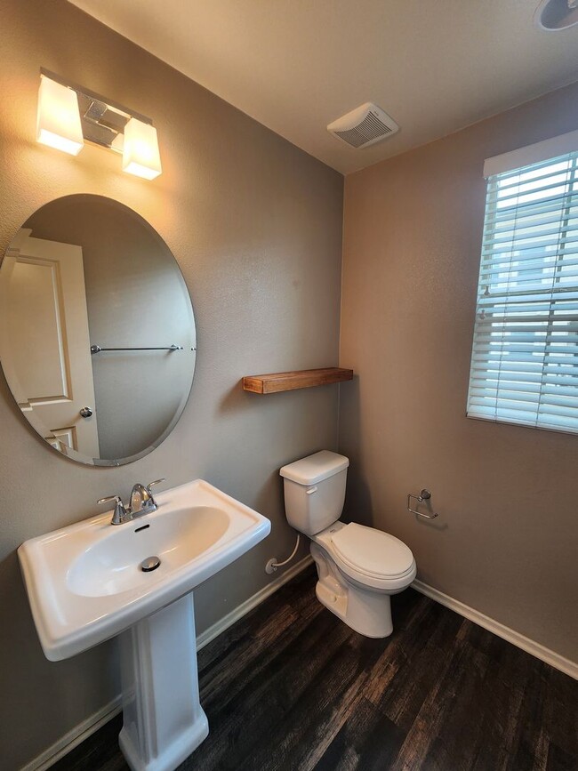 Building Photo - Gorgeous two bedroom home with 2.5 bathroo...
