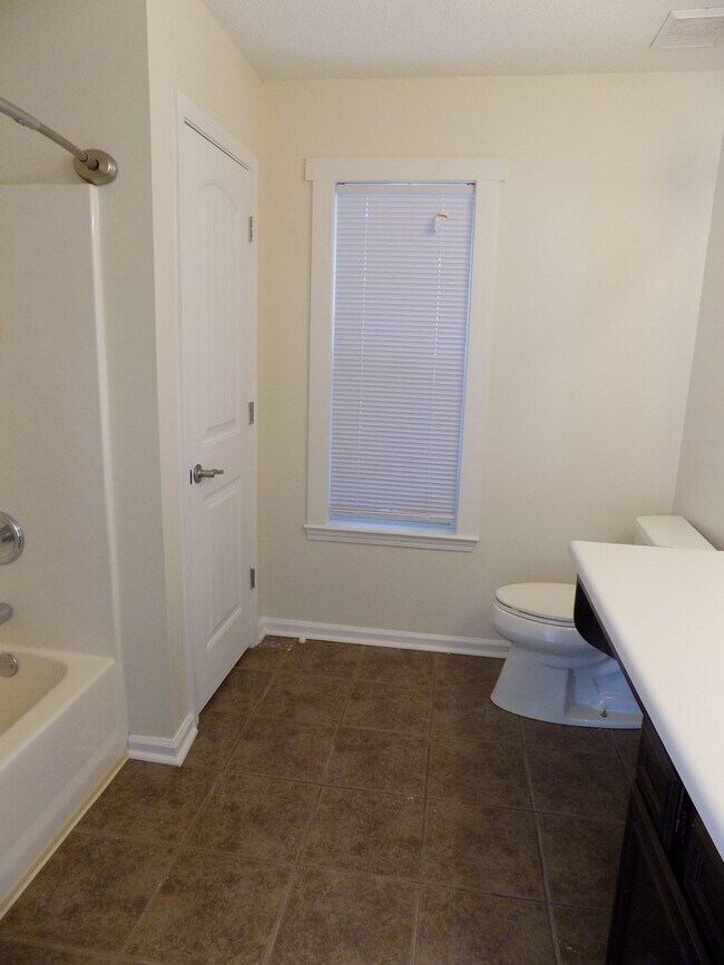 Building Photo - Available end of Julyl!! 4 Bedroom home in...