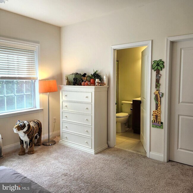 Building Photo - 6493 Fox Glove Ln