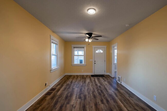 Building Photo - 411 Voorhis St