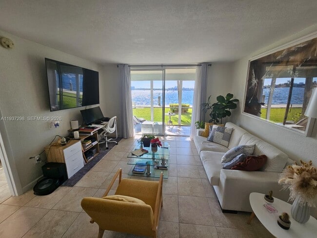 Building Photo - 3000 Marcos Dr