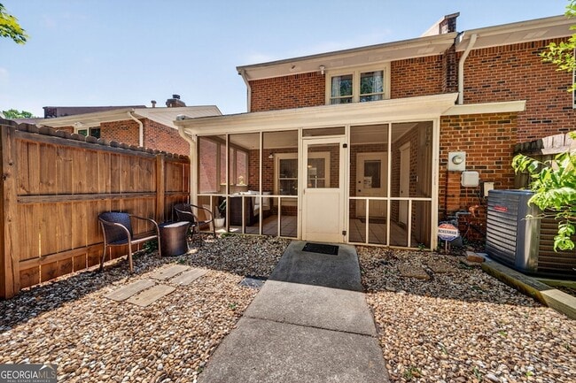 Building Photo - 6117 Queen Anne Ct