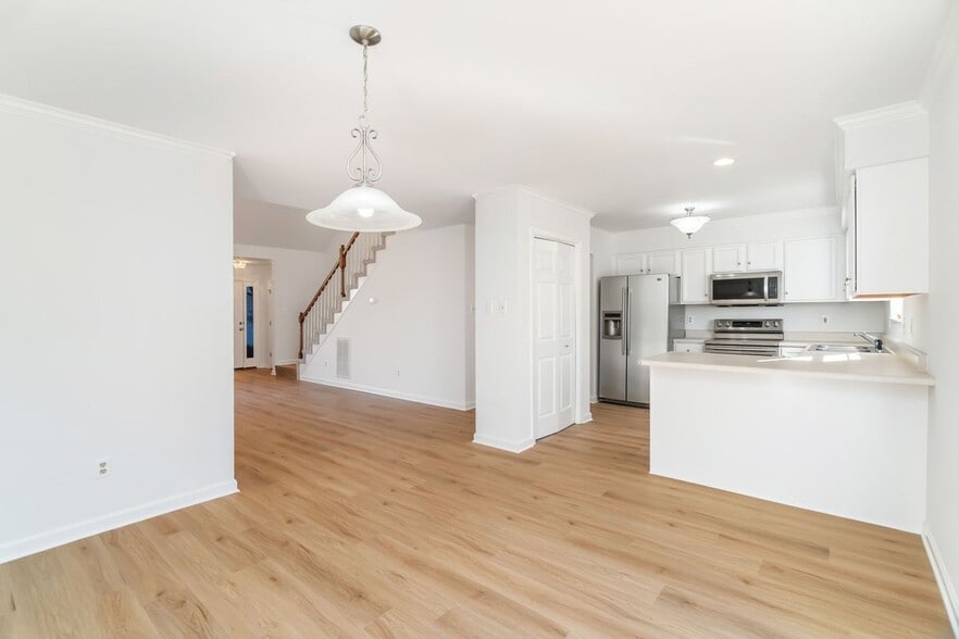 Building Photo - 10149 Highgate Cir