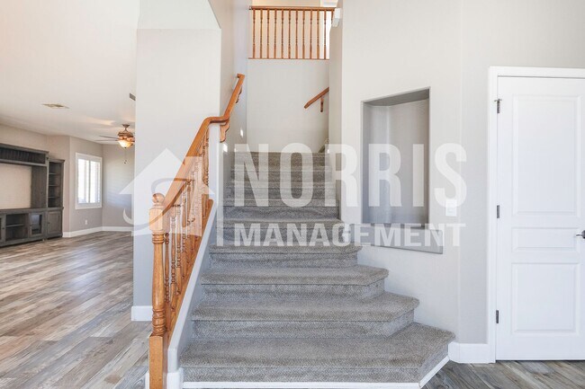 Building Photo - Beautiful Two-Story Home Located in Missio...