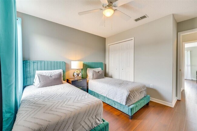 Building Photo - 441 Balmoral Dr