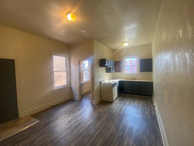 Building Photo - 402 E Market St