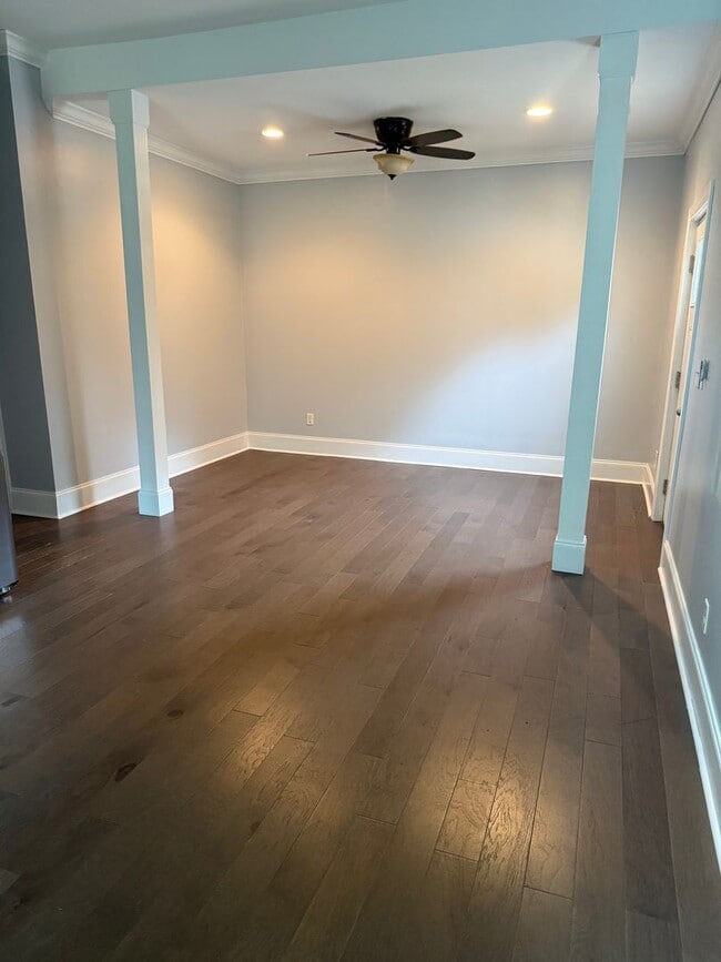 Building Photo - Beautiful 3 Bedroom