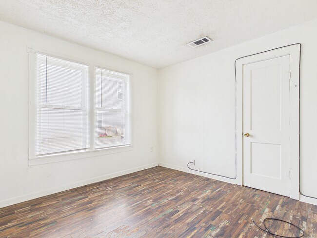 Building Photo - 138 Watson St
