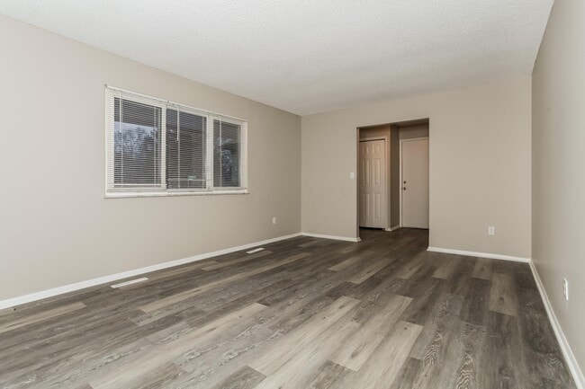 Building Photo - 2033 Queensbridge Dr