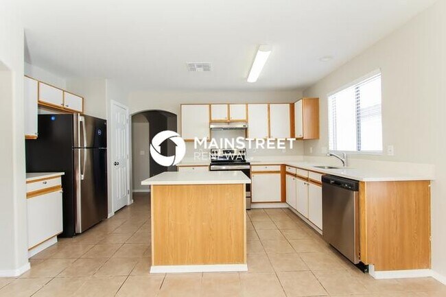 Building Photo - 3 Bedroom Pet-Friendly Home in Phoenix, AZ with Main Street Renewal