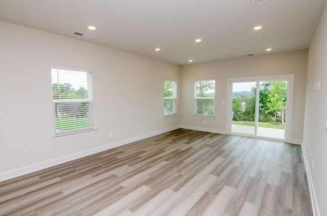 Building Photo - 4960 Trail Ridge Ct