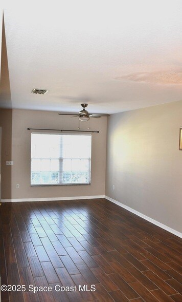 Building Photo - 530 Steeplechase Ln