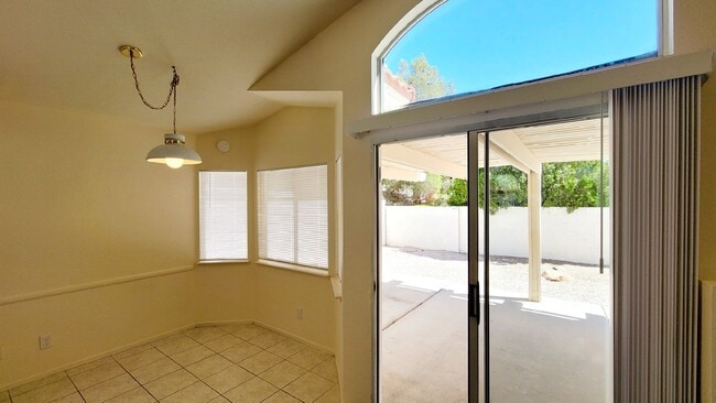 Building Photo - 9725 Sierra Mesa Ave