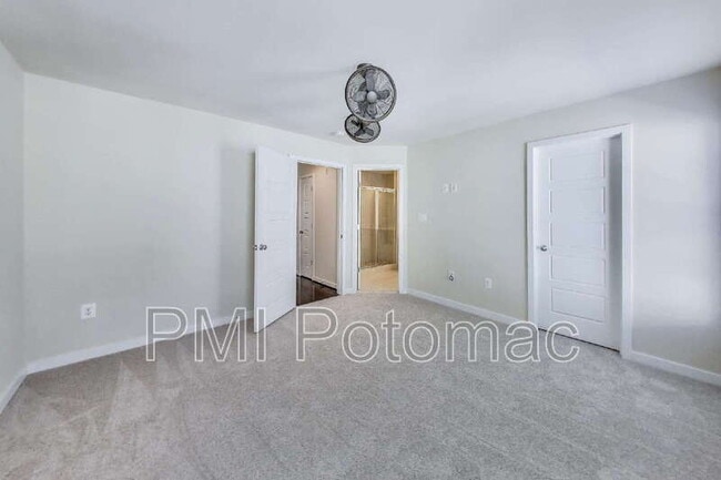 Building Photo - 127 Kandinsky Loop
