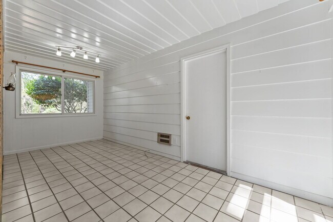 Building Photo - 1055 Inverness Rd