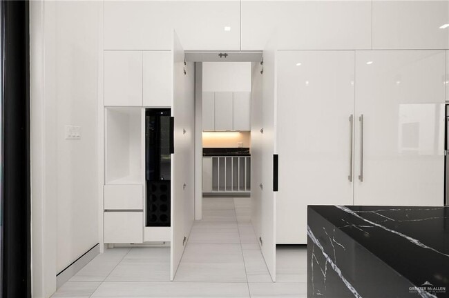 Building Photo - 43 Antigua Dr