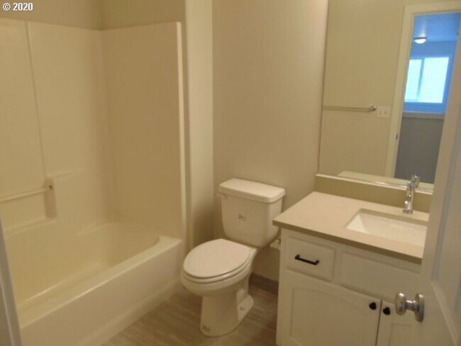 Building Photo - Beautiful 4 Bedroom Home with 2.5 Baths lo...