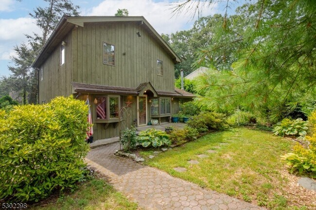 Building Photo - 31 Oliver Pl