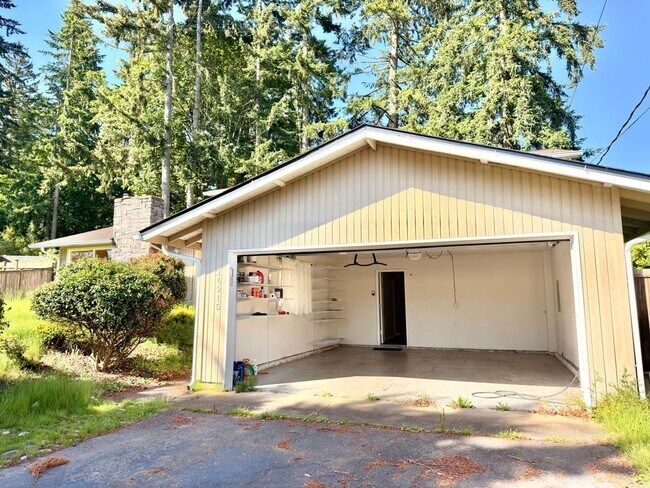 Building Photo - Spacious 4BD/3BA Bellevue Home with Private Backyard & Garage