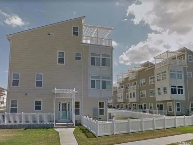 Primary Photo - 192 Rockaway Beach Boardwalk