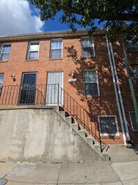 Building Photo - Spacious 2-Bedroom Townhome – Newly Renova...