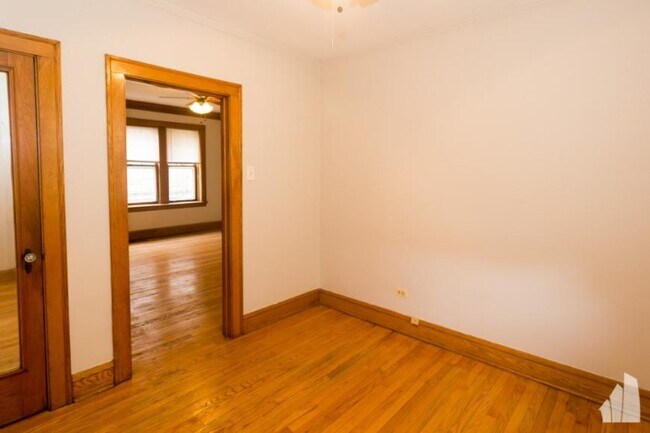Building Photo - 1 bedroom in Chicago IL 60618