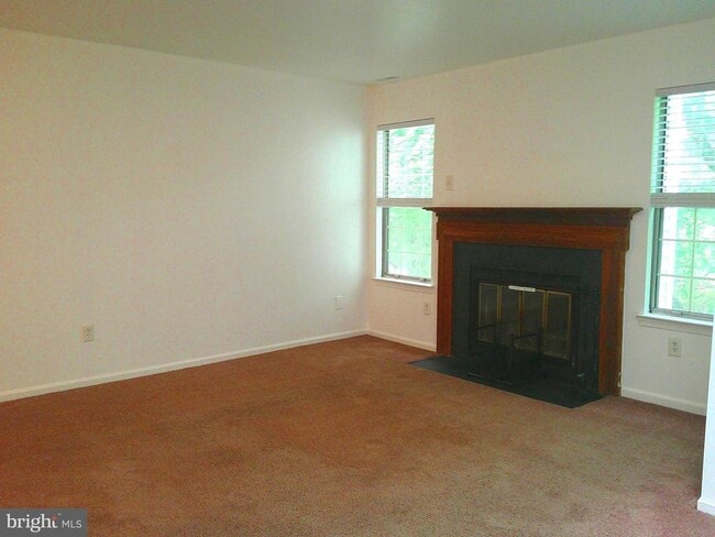 Building Photo - 308 Diamond Dr