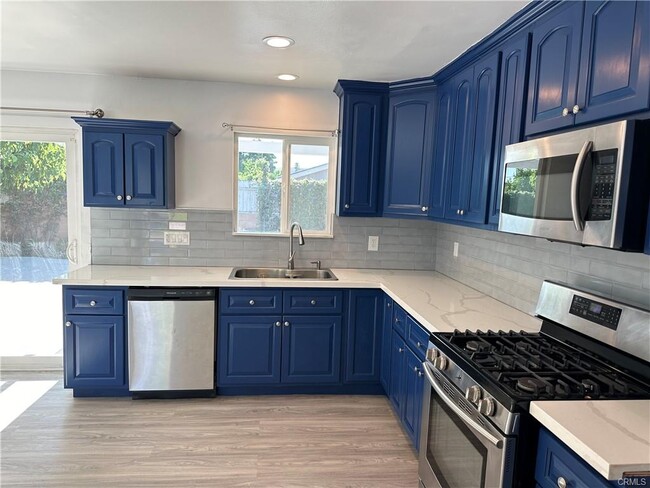 Building Photo - 7827 Maynard Ave