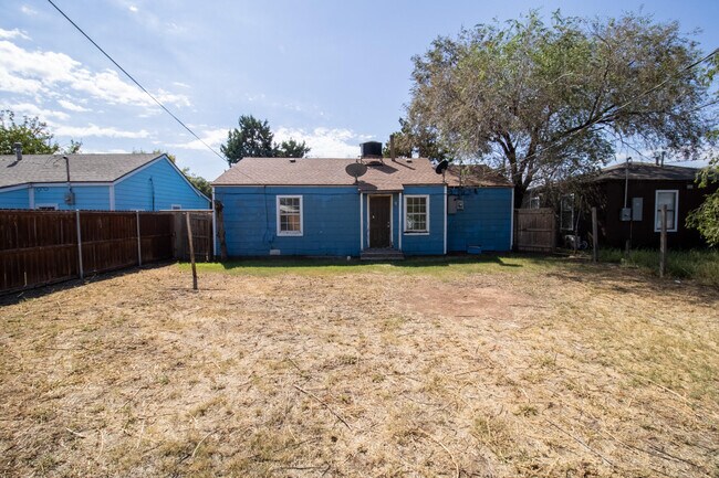 Building Photo - 3306 2nd St