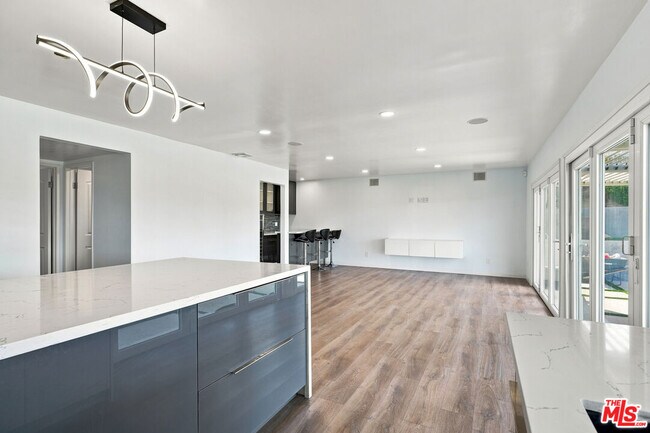 Building Photo - 4355 Chaumont Rd