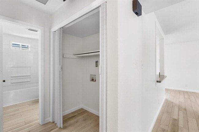 Building Photo - 1303 Barrington Dr