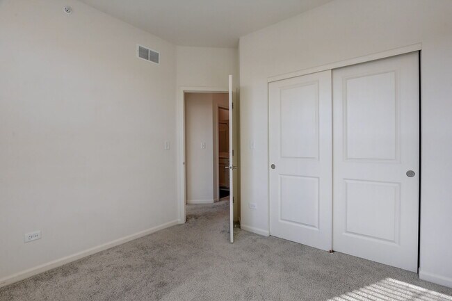 Building Photo - 2924 Reflection Dr