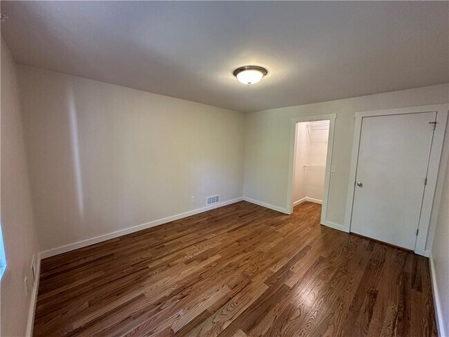 Building Photo - 645 Mt Victoria Pl
