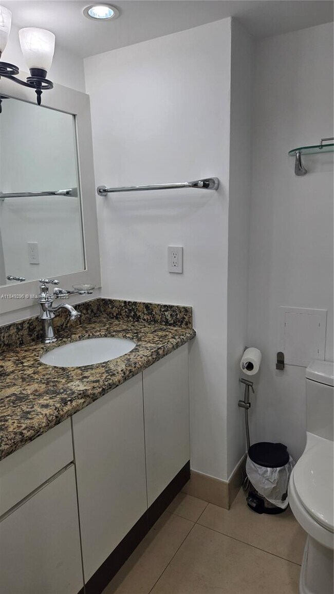 Building Photo - 18051 Biscayne Blvd