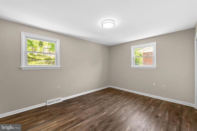 Building Photo - 6100 Hellen Lee Dr