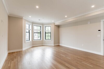 Building Photo - 283 Lamartine St