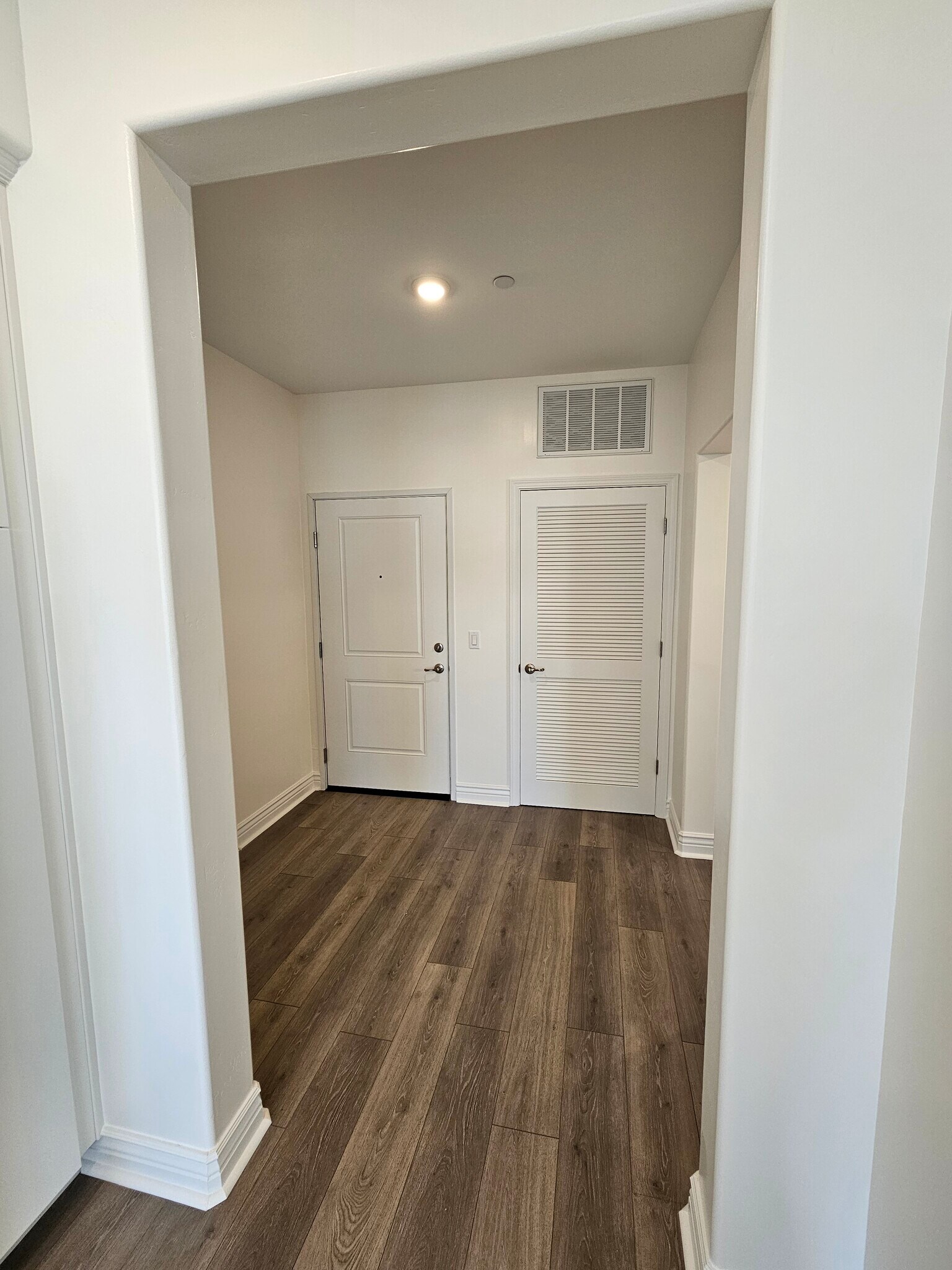 Entry - 925 Madonna Rd