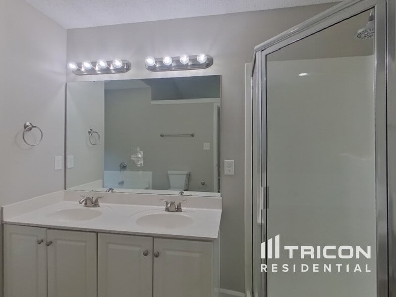 Building Photo - 9101 Mentmore Ct