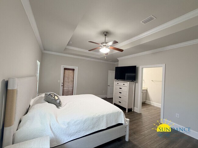 Building Photo - 210 Tropical Breeze Dr