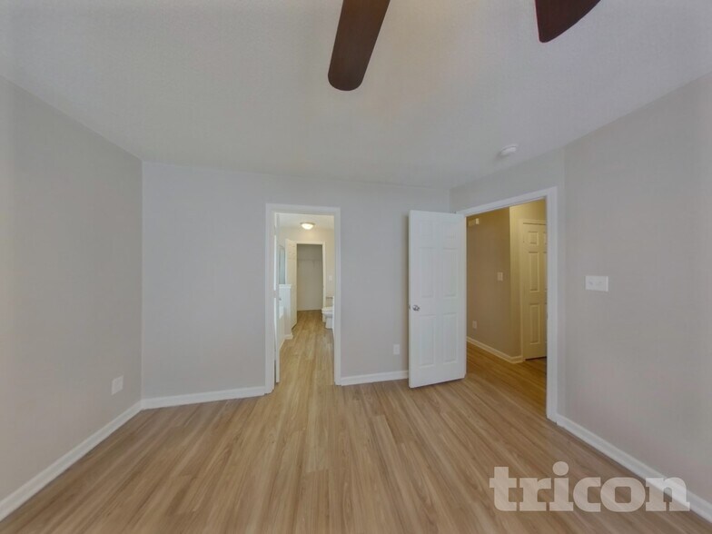 Building Photo - 1703 Mission Oaks St