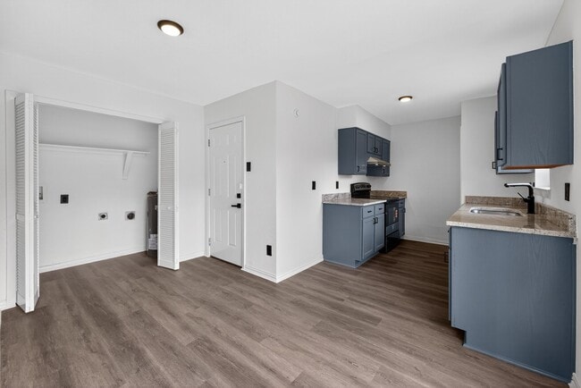 Building Photo - 302 Independence Dr