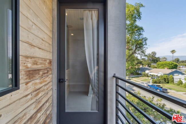Building Photo - 4429 Tujunga Ave