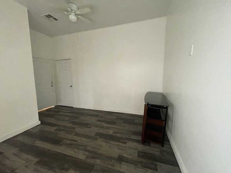 Building Photo - 20892 Cochran Rd