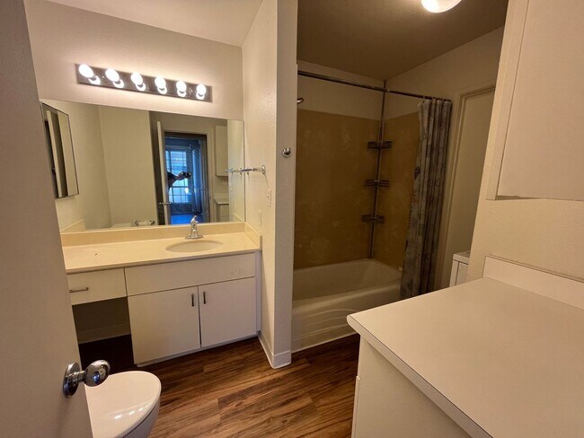 Building Photo - $2800, 2BR/1BA/2PKG, Crosspointe (Aiea/Hon...