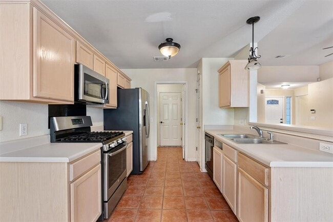Building Photo - 14603 Fitzgibbon Dr