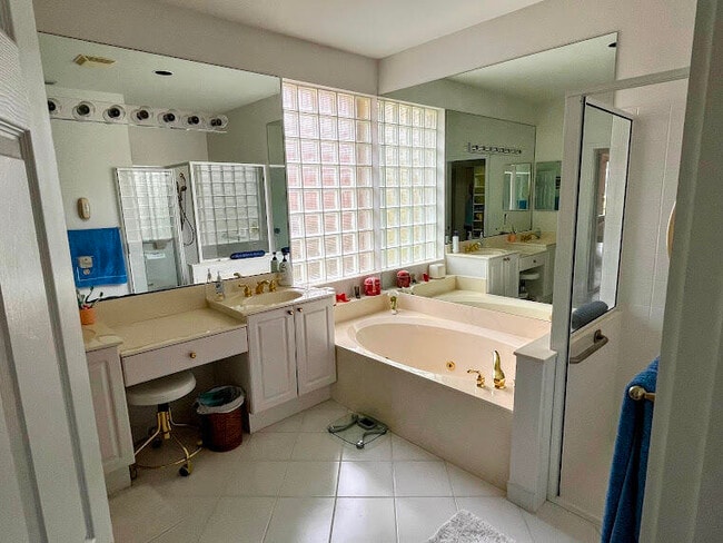 Building Photo - 7601 Las Cruces Ct