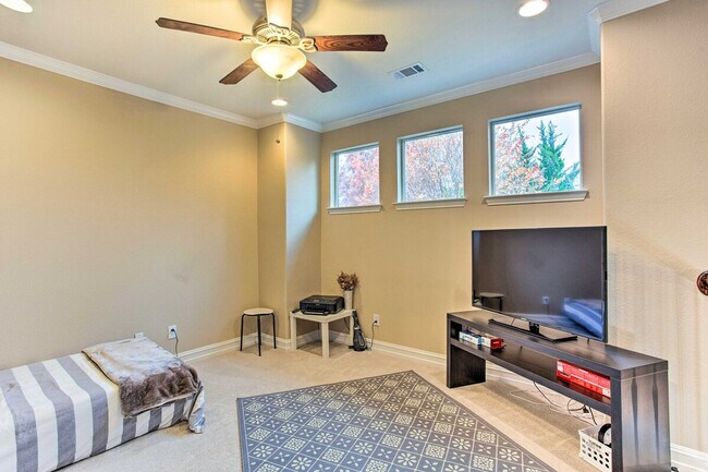 Building Photo - 4745 Durham Dr